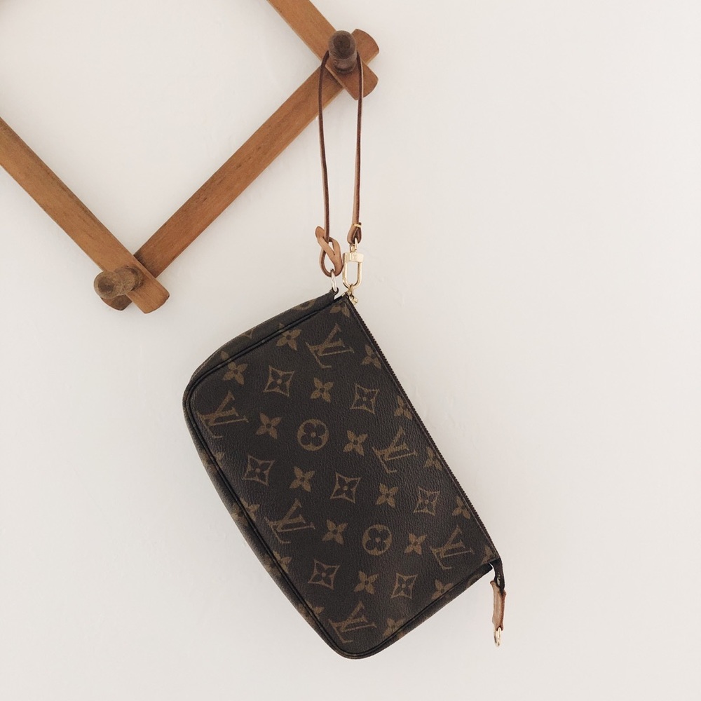 Authentic Louis Vuitton Pochette Accessoires